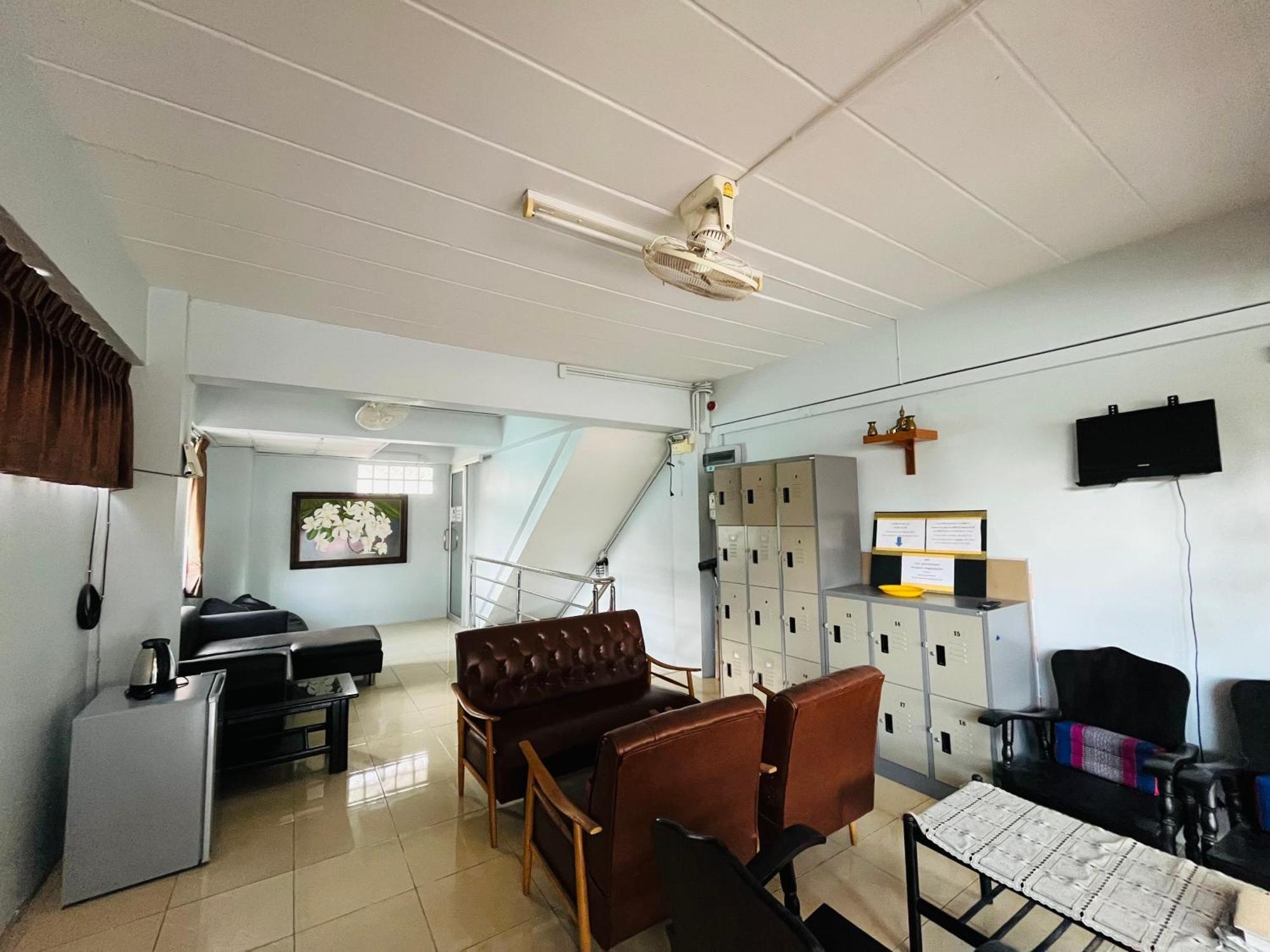 Patone Hostel Аюттхая Екстер'єр фото