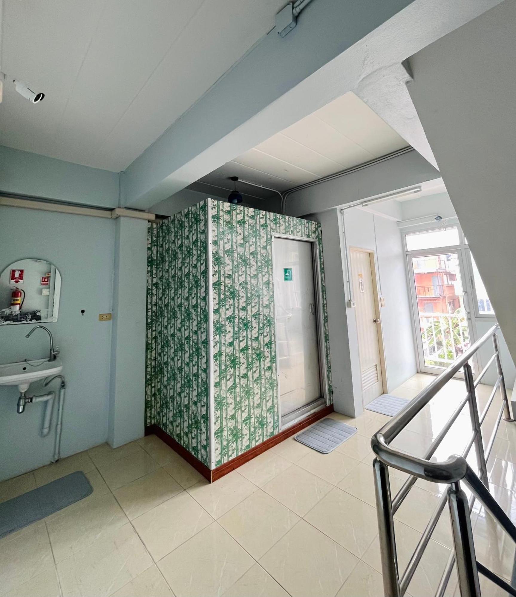 Patone Hostel Аюттхая Екстер'єр фото